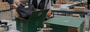 Quer destacar sua marca e fidelizar clientes? Confira nosso guia de tamanhos, tipos de impressão e acabamentos para sua caixa de papelão ondulado personalizada.
